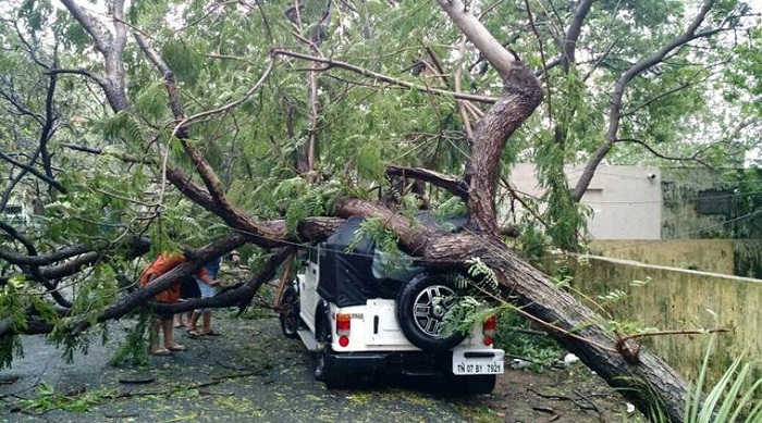 Cyclone Vardah kills 7 in southern India 